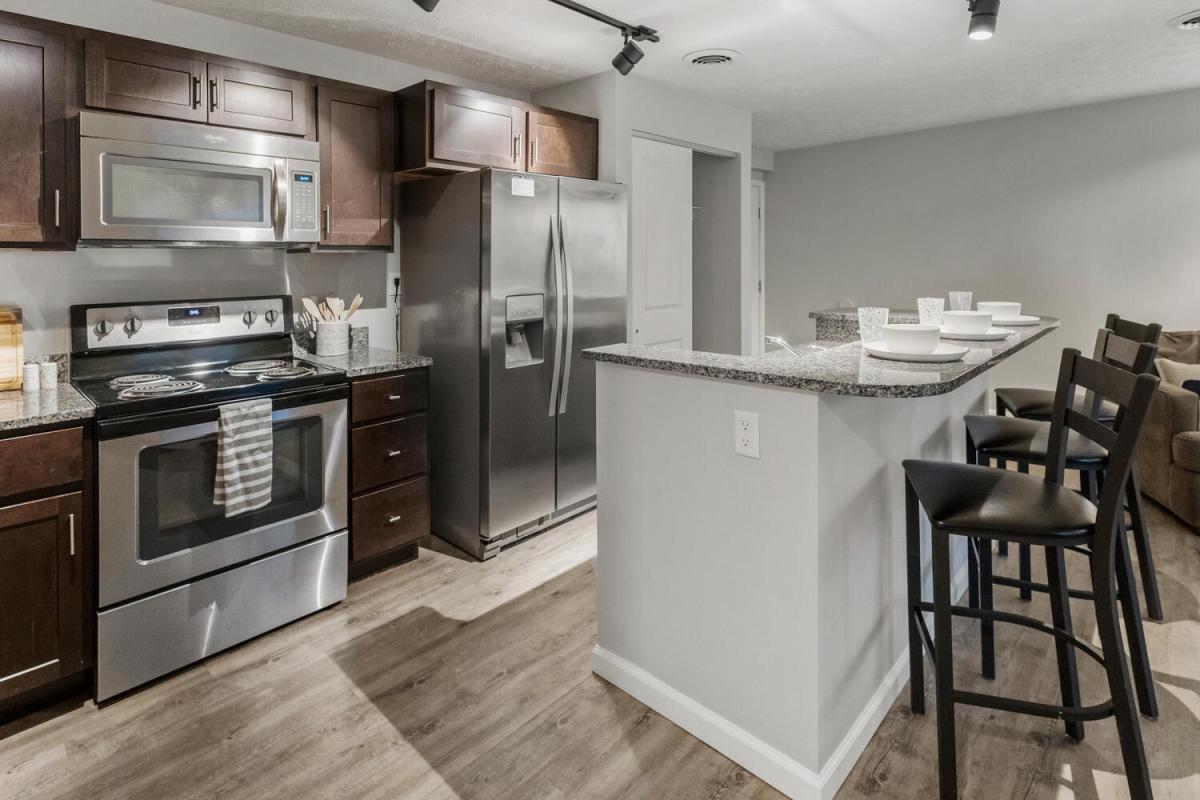 Kitchen & Dining