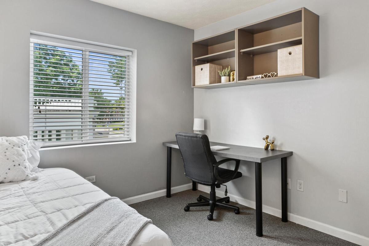 Bedroom 2 Desk